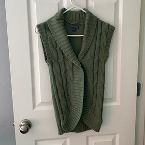 Green cardigan 💚🍃🐢